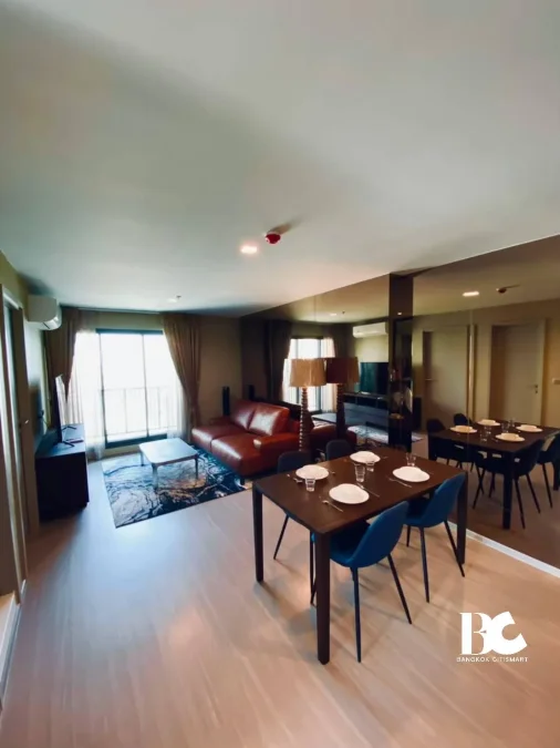 ICONIC LANDMARK ใจกลางห้าแยกลาดพร้าว คุ้ม ครบครัน ตอบรับทุกไลฟ์สไตล์ รองรับการพักผ่อนอย่างเป็นส่วนตัว ไปกับ Highlight Facility คือ Iconic Lobby, Rooftop Facilities และ Panoramic Health Club แบบ 24 ชั่วโมง Sky Work Space พร้อมเปิดรับวิวเมืองแบบ 360 องศา หร