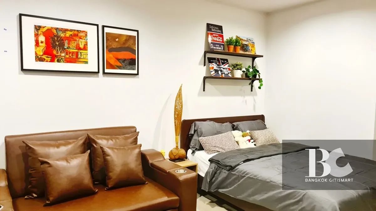 คอนโดไลฟ์สไตล์คนเมือง สะดวกด้วย BTS เพลินจิต และใกล้ศูนย์การค้าชั้นนำ ทั้ง Central Embassy, Central Chidlom, Gaysorn Village และโรงแรมระดับไฮเอนด์อีกมากมาย หนึ่งเดียวบนถนนวิทยุ สัมผัสเอกลักษณ์งานดีไซน์ที่แตกต่าง ด้วยสไตล์ Modern Thai Colonial ผสมผสานความ 