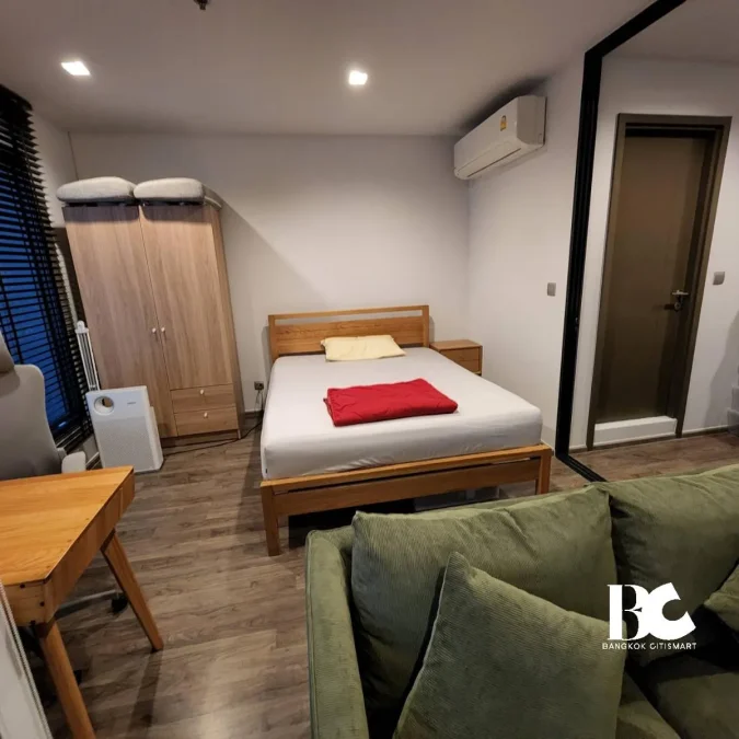 โอเอซิสคอนโดใหม่ พร้อมอยู่! สไตล์ Hide & Seek พบห้องรูปแบบ Cantilever Room ยูนิตพักอาศัยดีไซน์พิเศษ พื้นที่ภายในห้องชุดลอยออกมาจากตัวอาคาร เสมือนการพักผ่อนอยู่บนเชิงเขา ส่วนกลางใหญ่อลังการที่สุดในย่าน พร้อม Triple Facilities ใกล้ BTS ห้าแยกลาดพร้าว เชื่อม