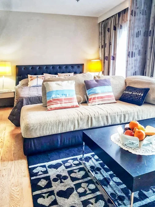 สตูดิโอ มีอ่าง กั้นห้องเป็นสัดส่วน 42.66 ตร.ม. บนทำเลดีๆ สะดวกสบายคอนโดเชื่อมต่อเข้า BTS ทองหล่อ