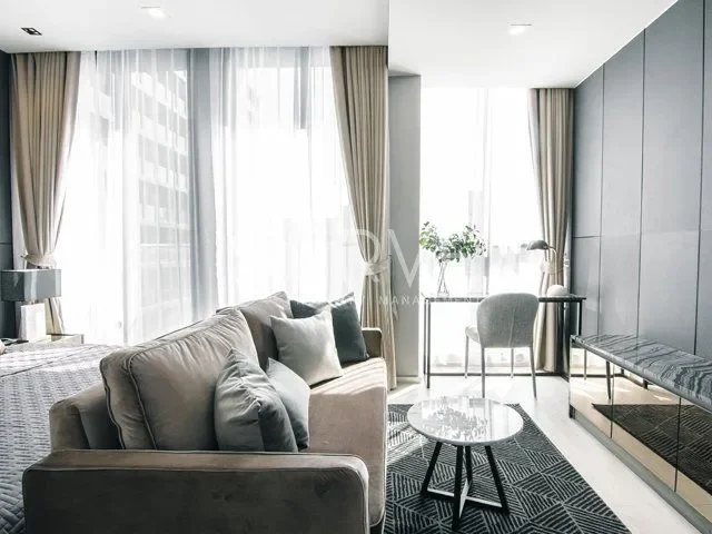 สตูดิโอ กั้นห้องเป็นสัดส่วน แต่งสวยสไตล์ Luxury ชั้นสูง 30+ นอนดูวิวกลางเมือง คอนโดติด BTS เพลินจิต