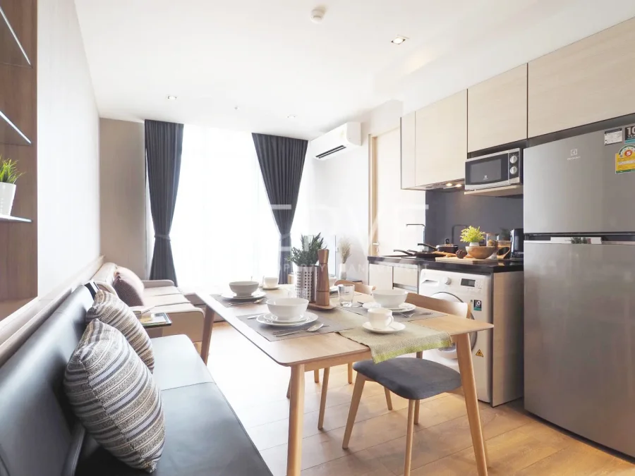 ห้องมุม 2 นอน ชั้นสูง 20+ วิวสวย ใกล้เอ็มควอเทีย สะดวกสบาย มีรถรับส่ง BTS พร้อมพงษ์ / ให้เช่าคอนโด