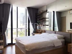 สตูดิโอ มีบานกั้นห้อง ห้องสวย ทำเลดี มีรถรับส่ง BTS พร้อมพงษ์ 650 ม. / ให้เช่าคอนโด