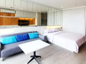 สตูดิโอ ห้องสวย 34 ตร.ม. ทำเลดี คอนโดใกล้ BTS สุรศักดิ์ 160 ม. เดินทางสะดวกมาก / ให้เช่าและขายคอนโด