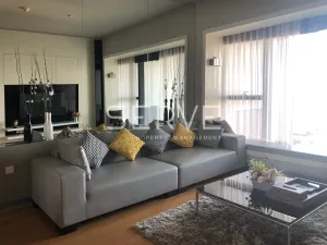 2 นอน ห้องแต่งสวย มีอ่าง ชั้นสูง วิวดี บนทำเลดีๆ ใกล้ MRT ลุมพินี และ BTS ช่องนนทรี 600 ม. / ขาย