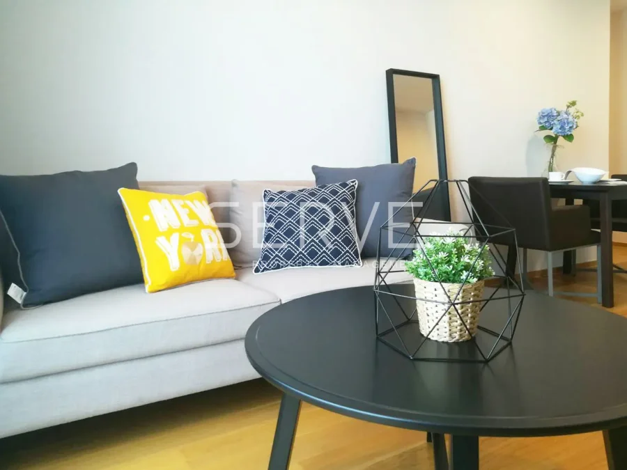 2 นอน 2 น้ำ มีอ่าง 66.5 ตร.ม. ชั้นสูง 20+ ทำเลดีที่สีลม คอนโดใกล้ BTS สุรศักดิ์ 160 ม. / ให้เช่า ขาย