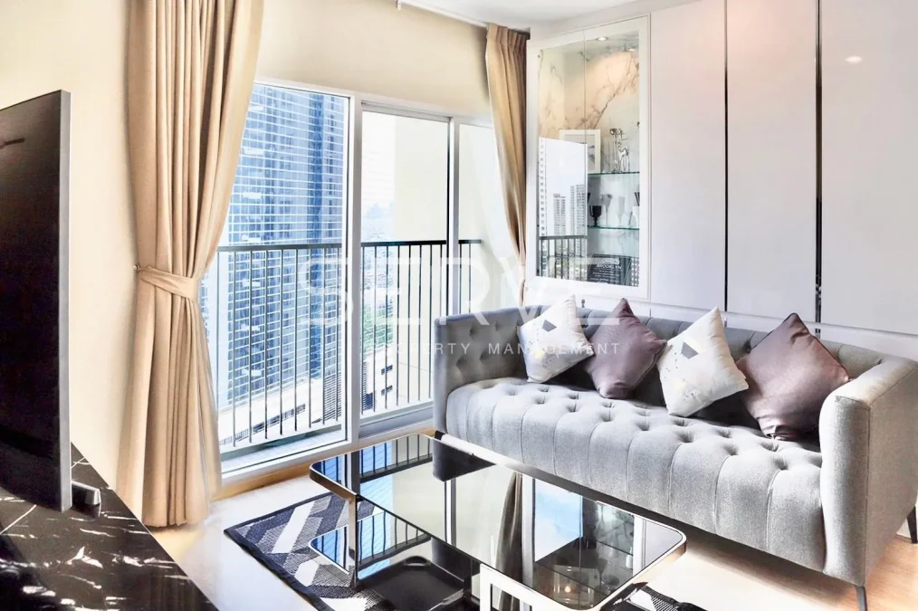 2 นอน ห้องมุมเป็นส่วนตัว แต่งสวย สไตล์ Luxury วิวดี ทำเลเริ่ด คอนโดติด MRT ศูนย์วัฒนธรรม 80 ม.