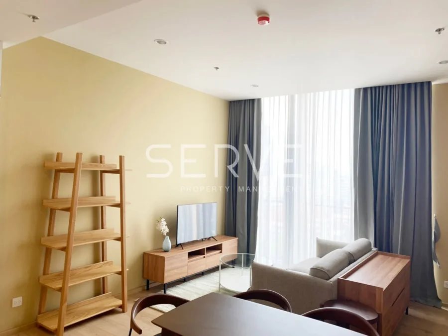 1 นอน ห้องกว้างๆ อยู่สบายๆ ชั้นสูง 10+ ทำเลฮอต คอนโดใหม่ ใกล้ BTS อโศก และ MRT สุขุมวิท 550 ม.