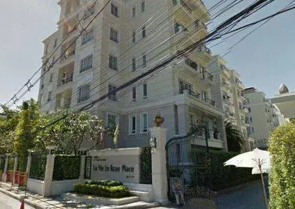 LA VIE EN ROSE PLACE